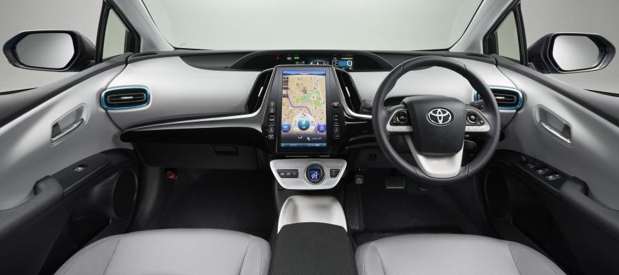 Торпедо Toyota Prius PHV 2016 года  (JP) (фото 9 из 9)